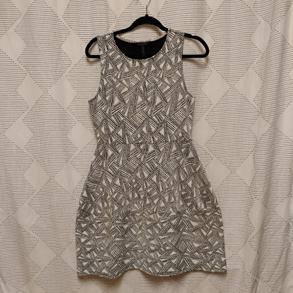 BCBGMaxAzria Dresses & Skirts - BCBG Maxazria Geometric Black and White Sleeveless Dress Women's Size Small